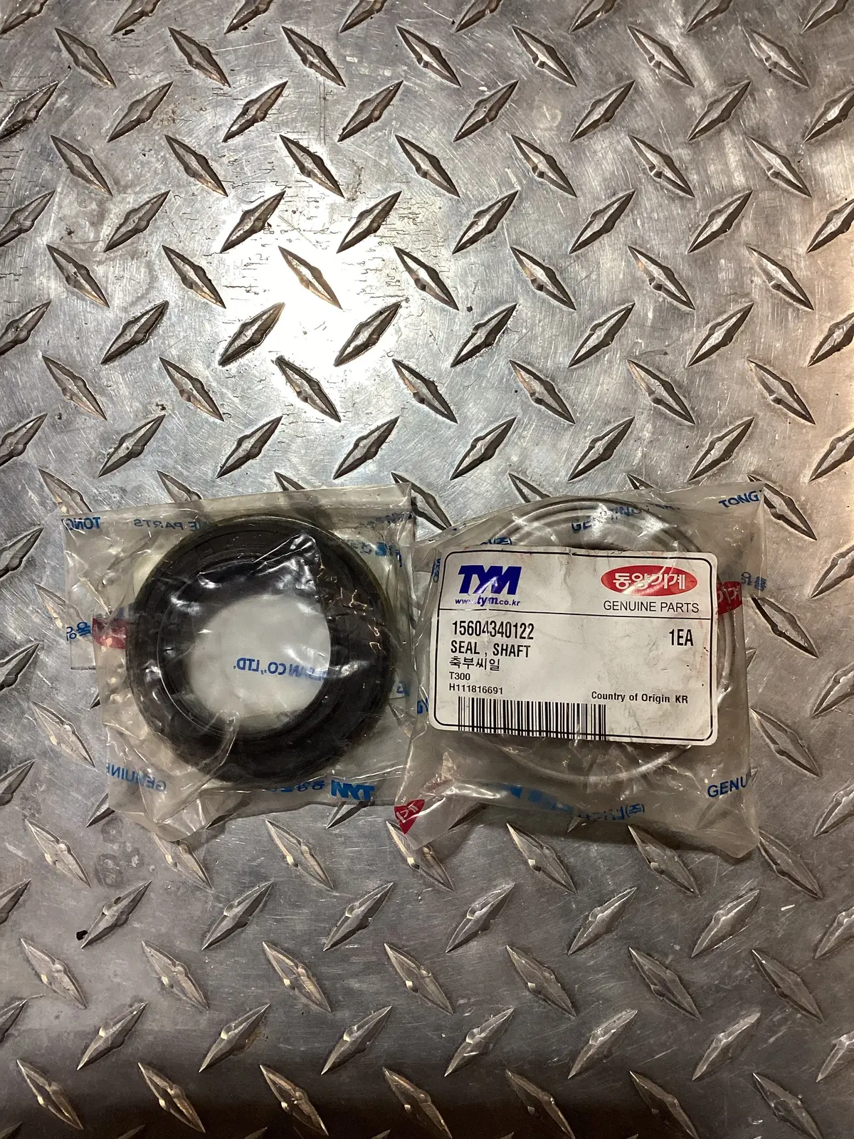 Tym / Mahindra Shaft Seal 15604340122 1