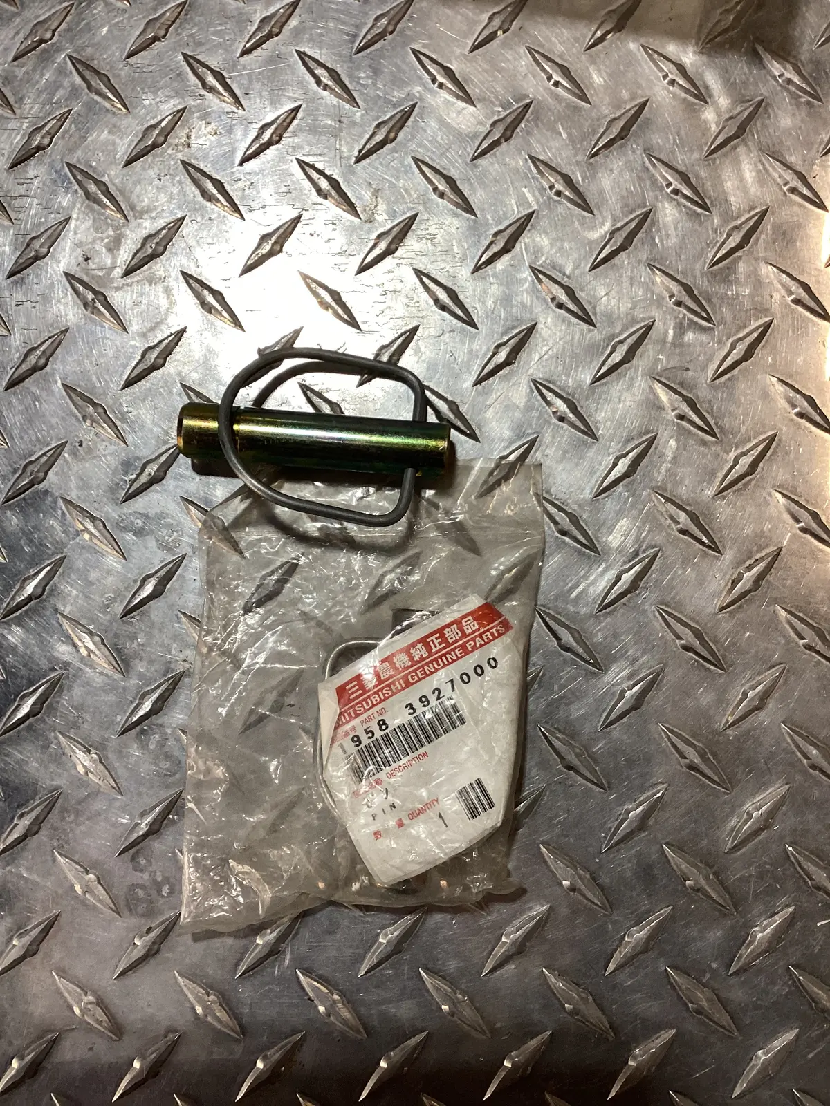 Mahindra / Mitsubishi Pin, 19583927000 1