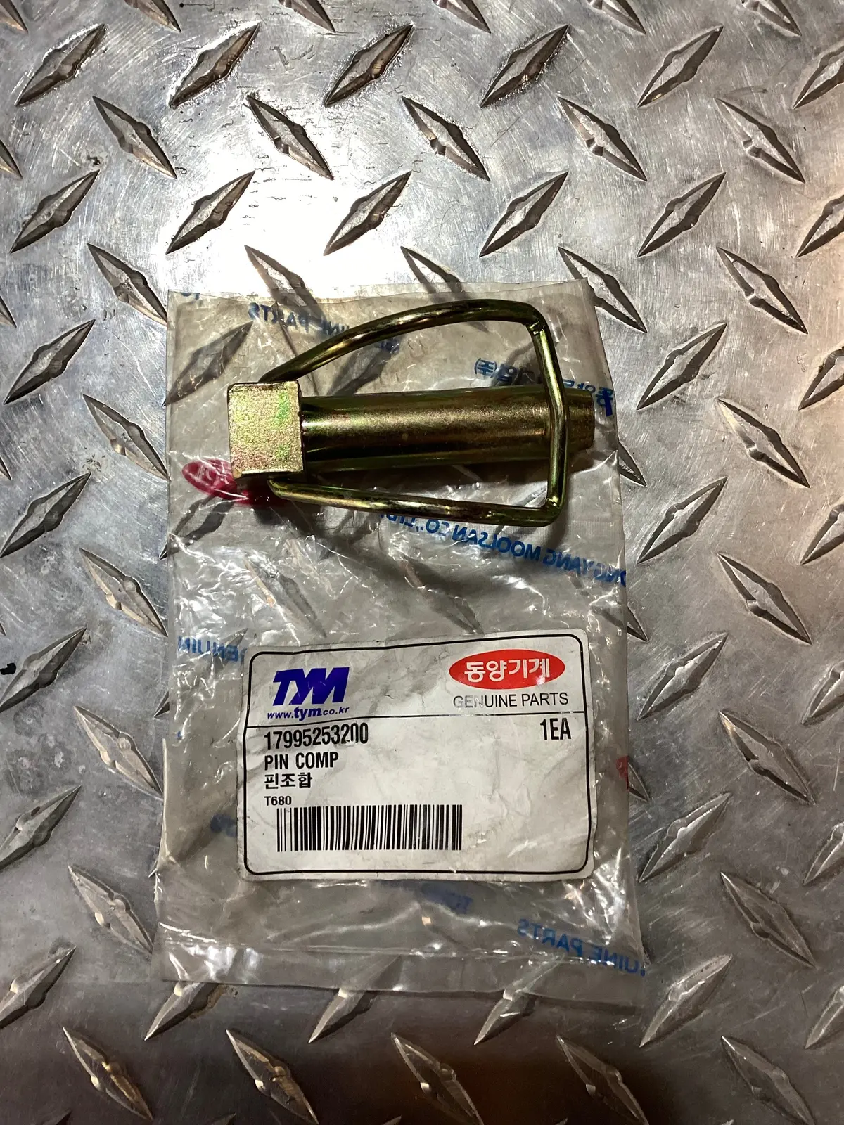 Tym/Mahindra Pin Comp, 17995253200 1