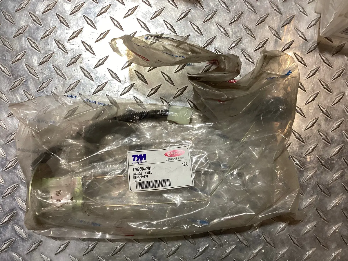 Tym/Mahindra Fuel Gauge, 17976642301 1