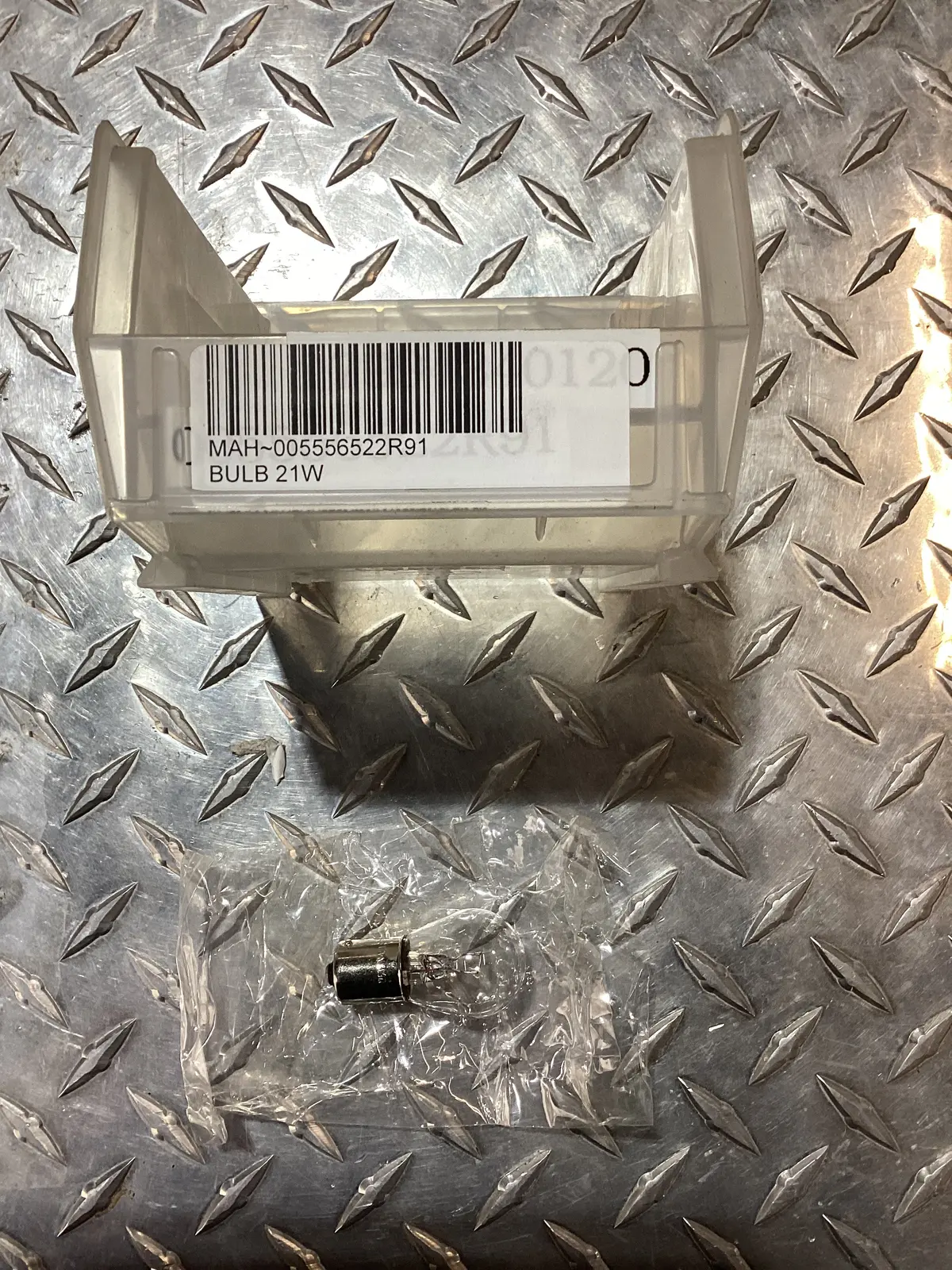 Mahindra 21W Bulb, 005556522R91 1