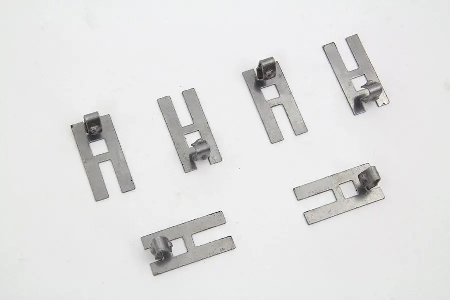 59896-49 Fender Trim Retainer Clip 1