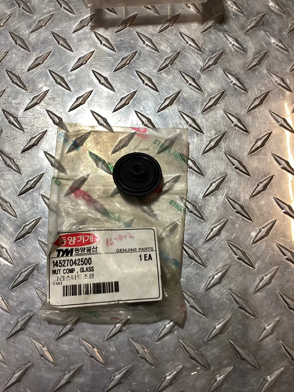 Tym/Mahindra Glass Nut, 14527042500 1