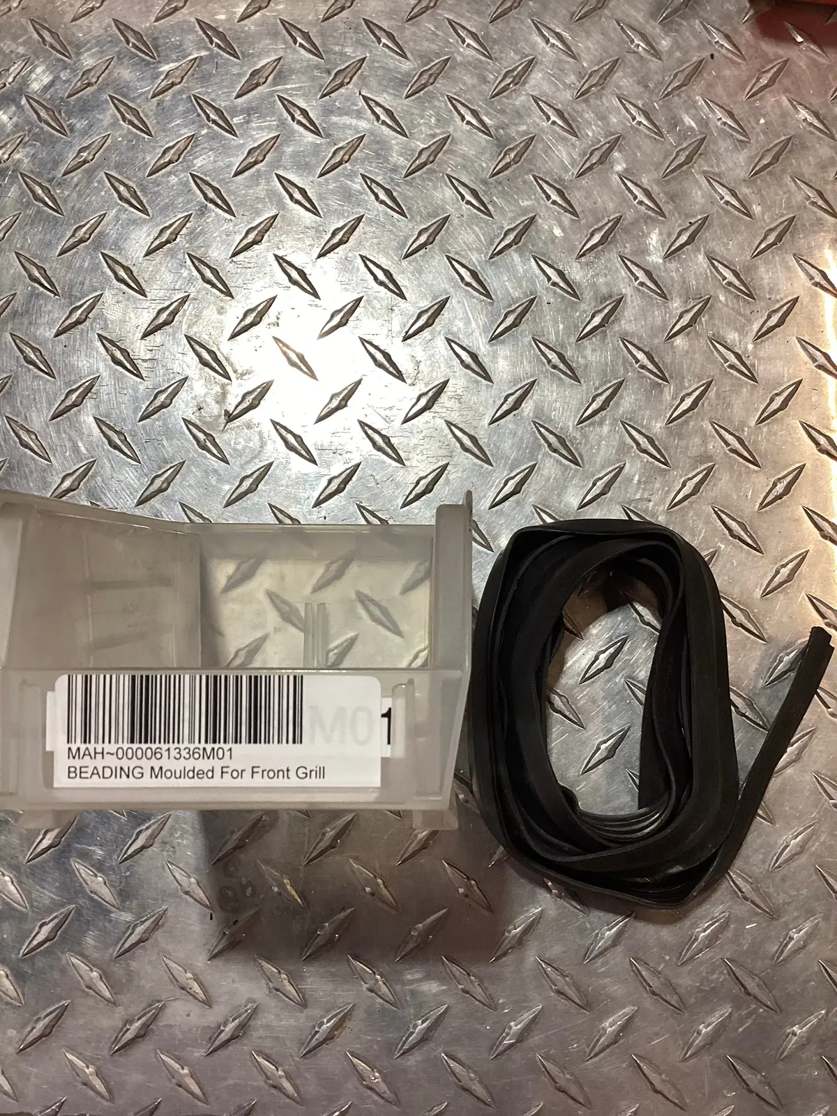 Mahindra Beading Molded For Front Grill 000061336M01 1