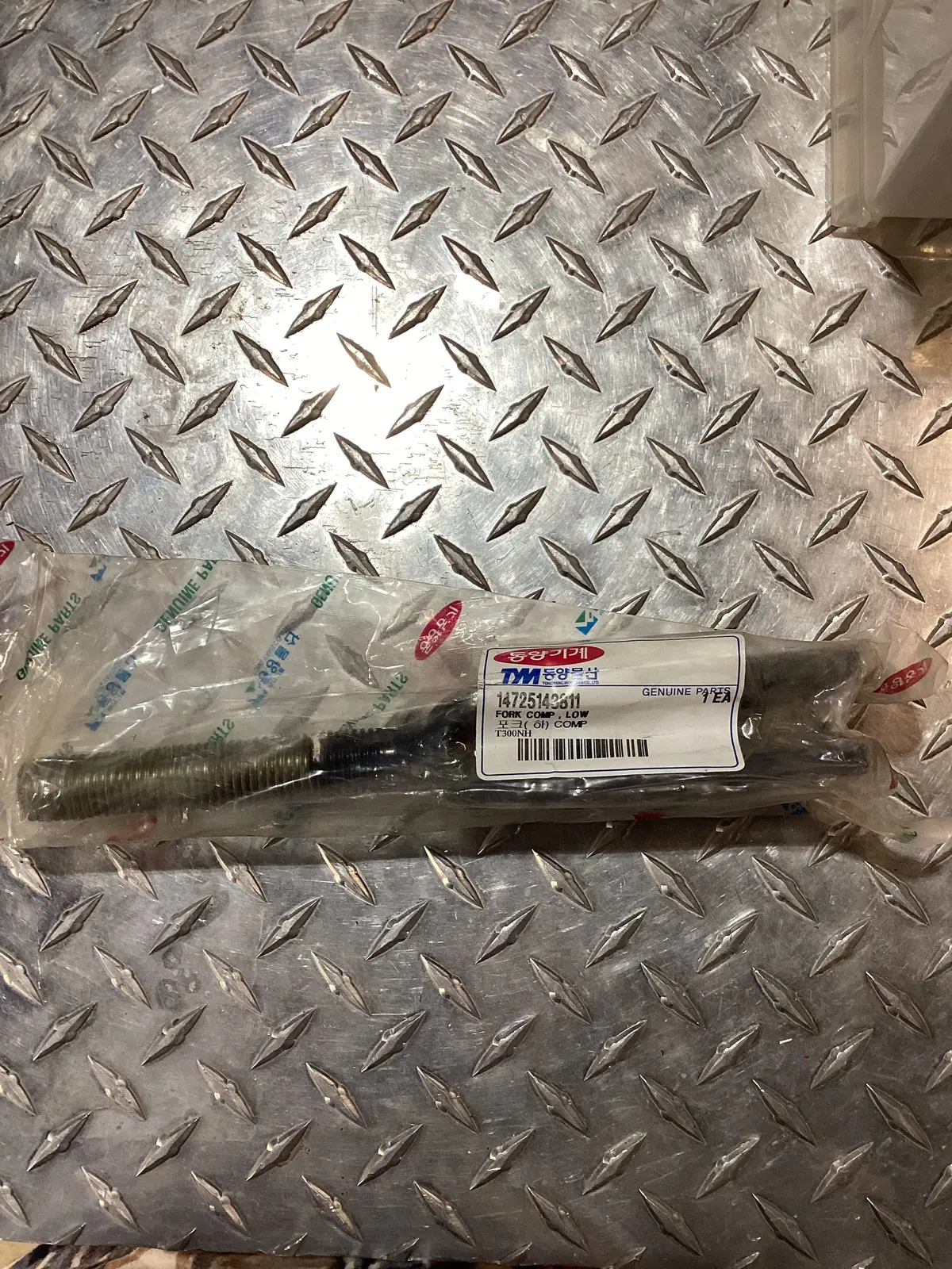 Tym / Mahindra Lower Fork Comp 14725143811 1