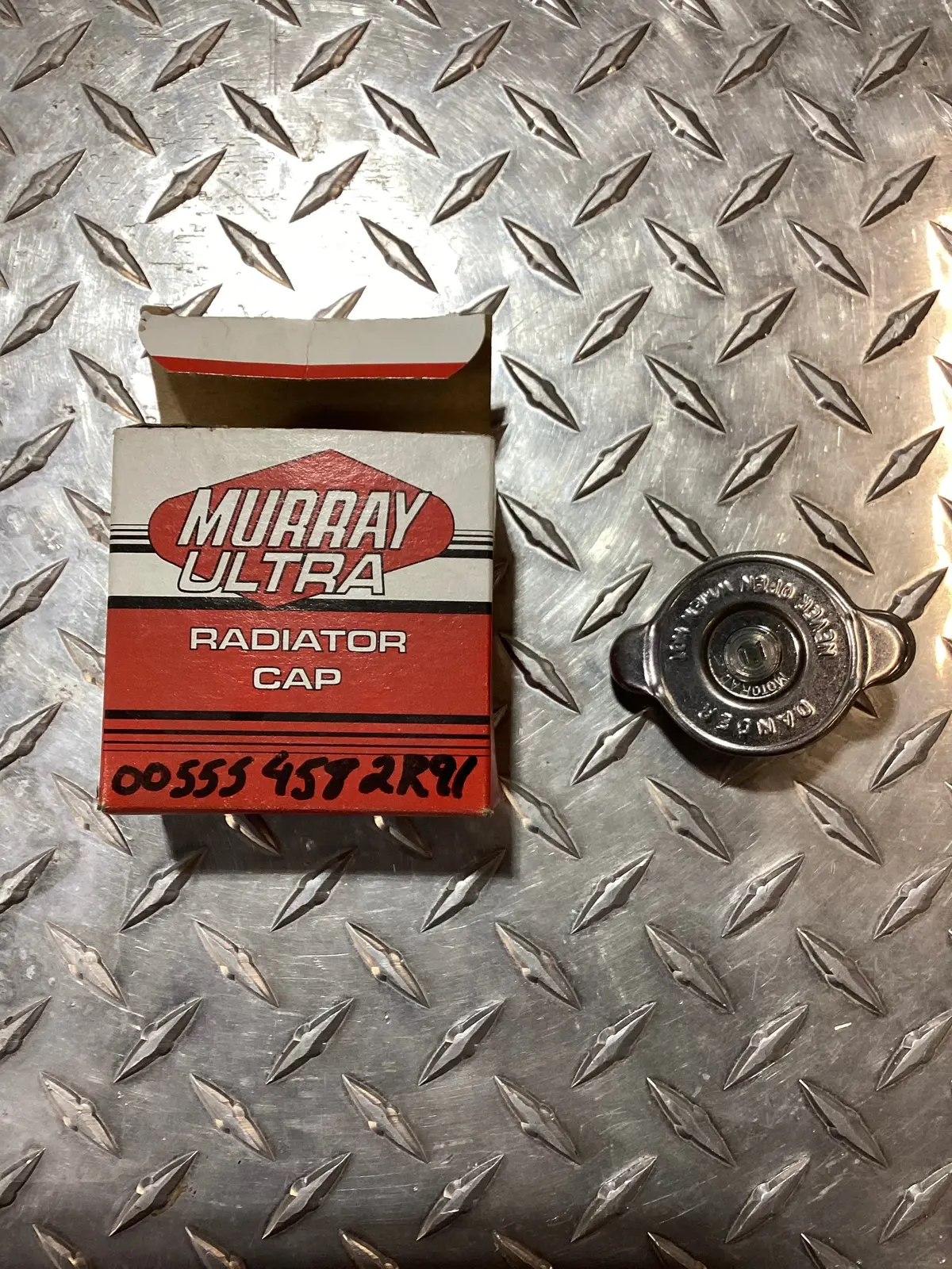 Mahindra Tractor Radiator Cap, 005554582R91 1