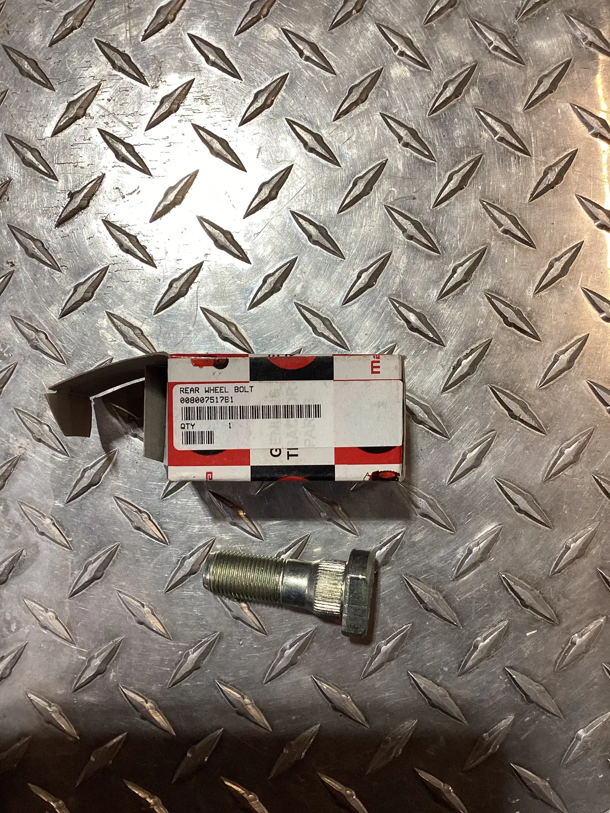 Mahindra Rear Wheel Bolt, 008007517B1 1