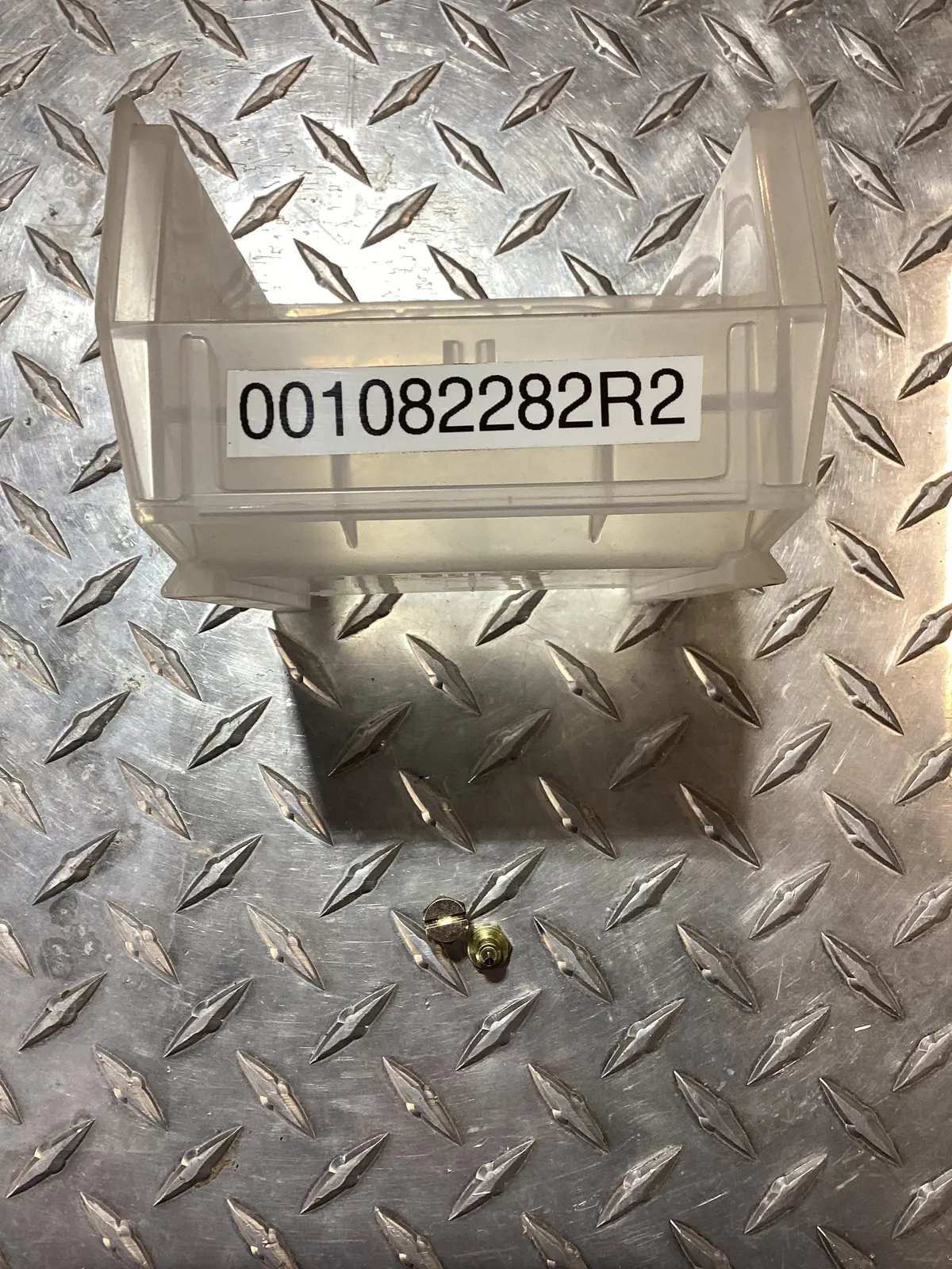 Mahindra Air Vent Screw 001082282R2 1