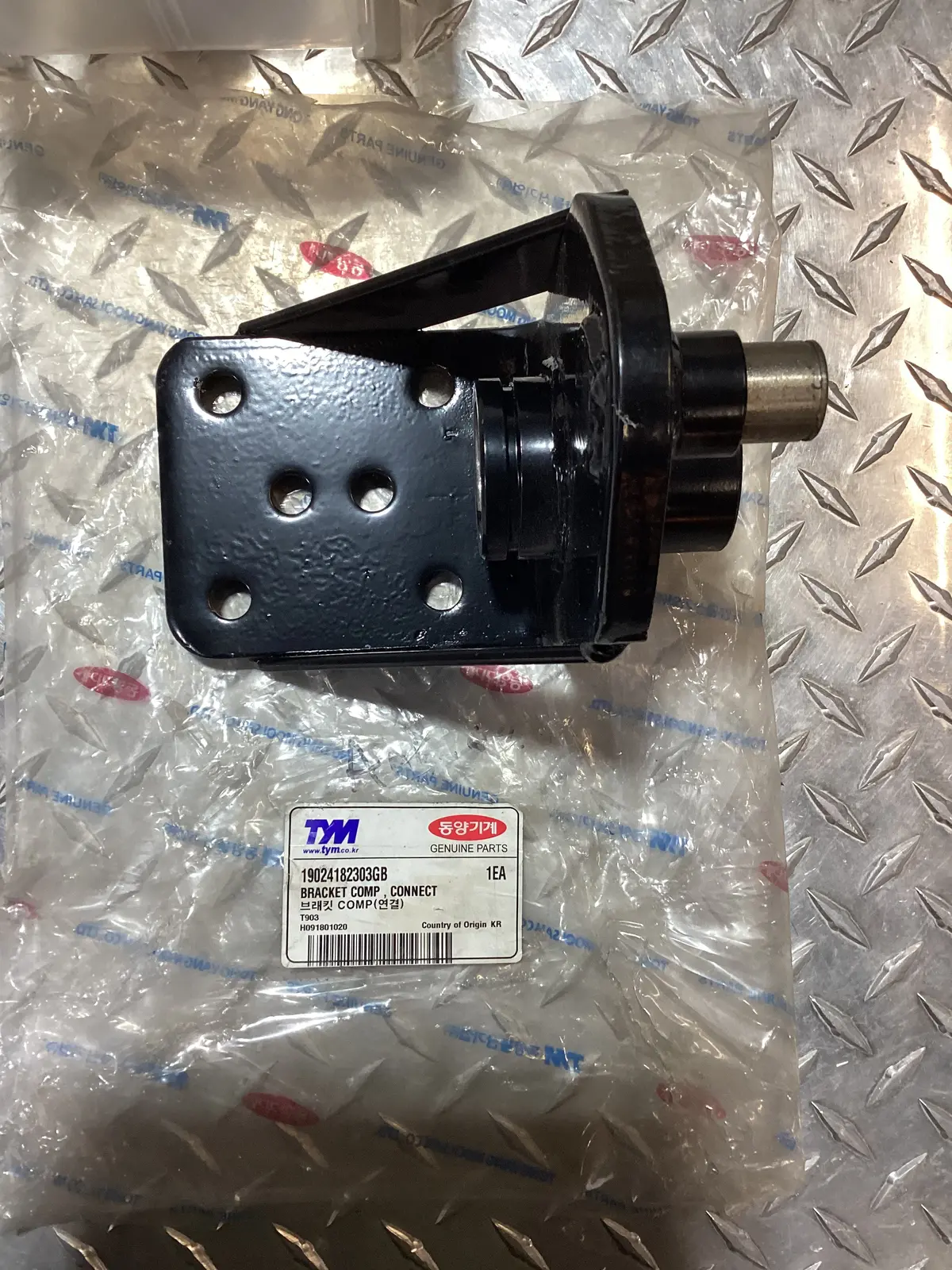 Tym/Mahindra Connect Fender Bracket, 19024182303Gb 1