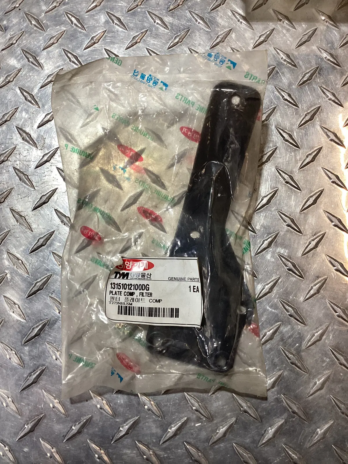 Tym Fuel Filter Plate, 13151012100Dg 1