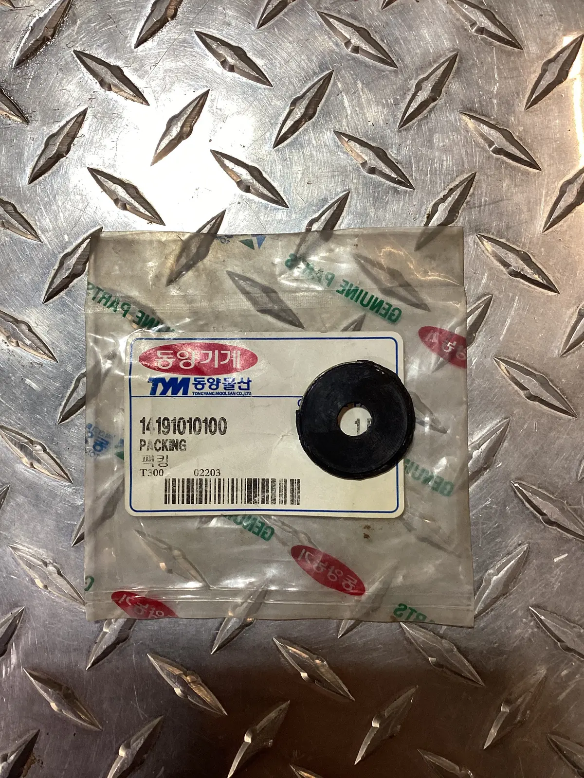 Tym/Mahindra Air Filter Bolt Packing, 14191010100 1