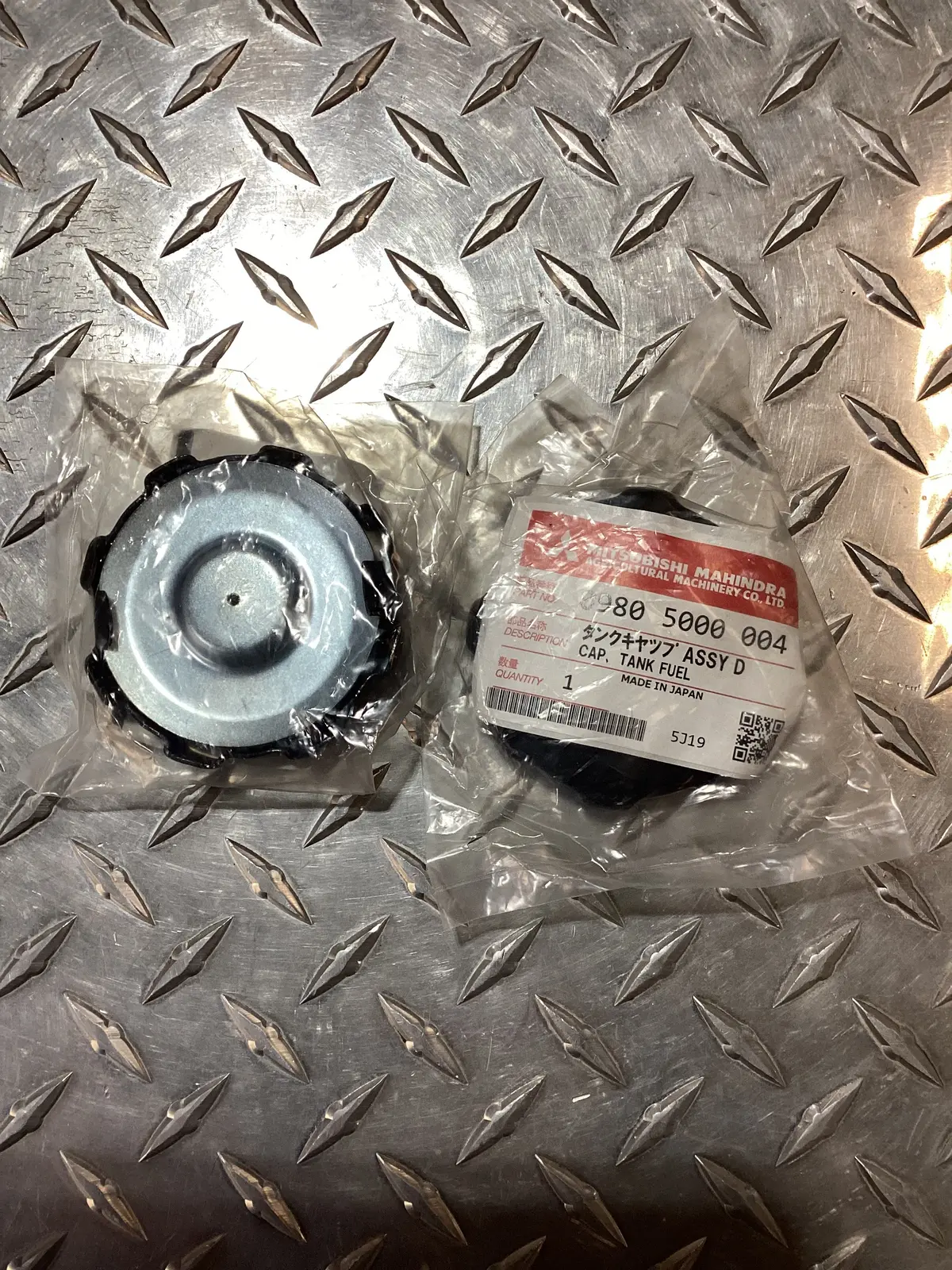 Mahindra Tractor Fuel Cap, 09805000004 1