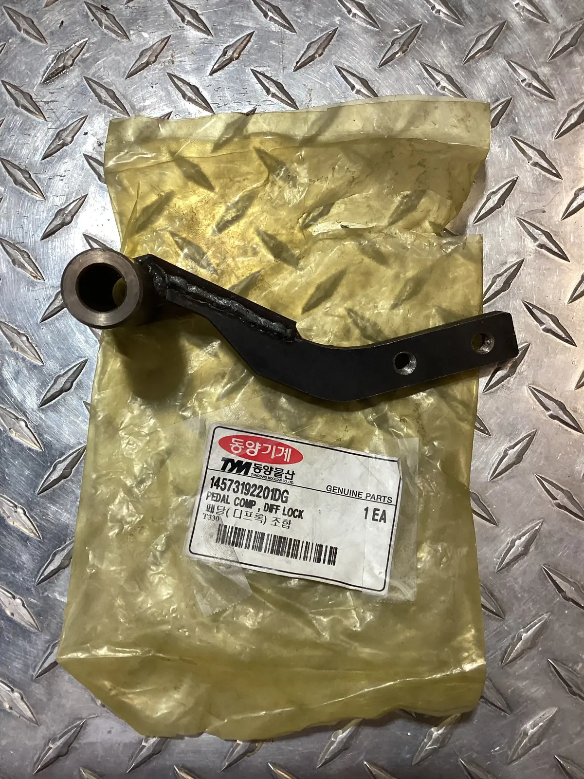 Tym / Mahindra Diff Lock Pedal 14573192201Db 1