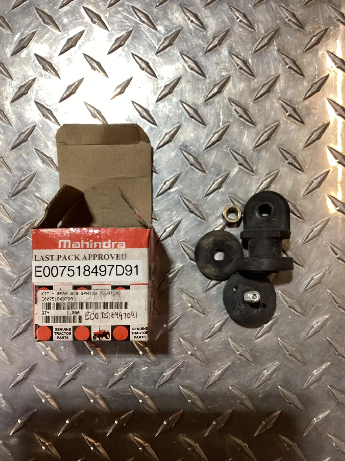Mahindra Gas Spring Mounting Kit, E007518497d91 1