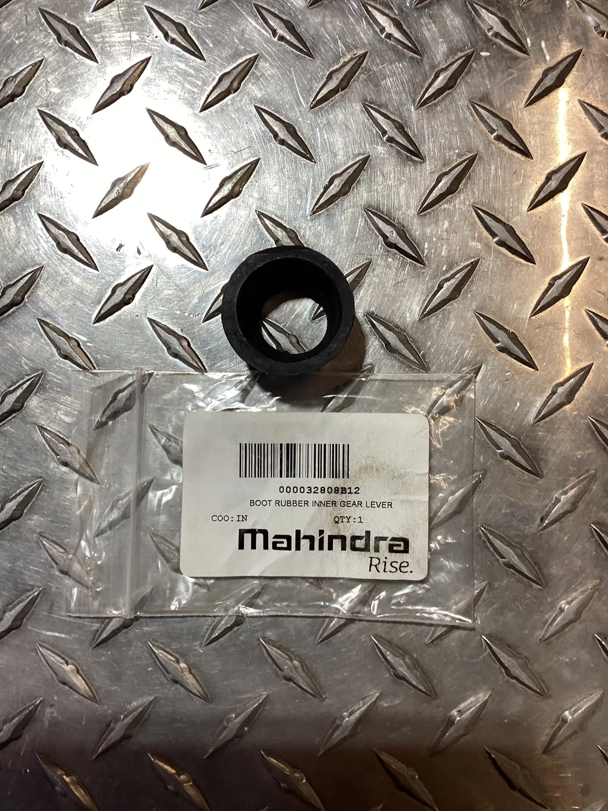 Mahindra Inner Boot Rubber, Inner Gear Lever, 000032808B12 1