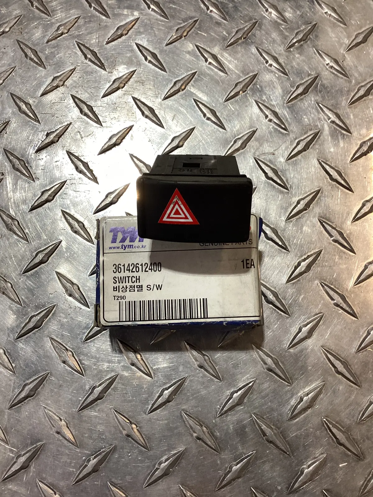 Tym/Mahindra Hazard Switch, 36142612400 1