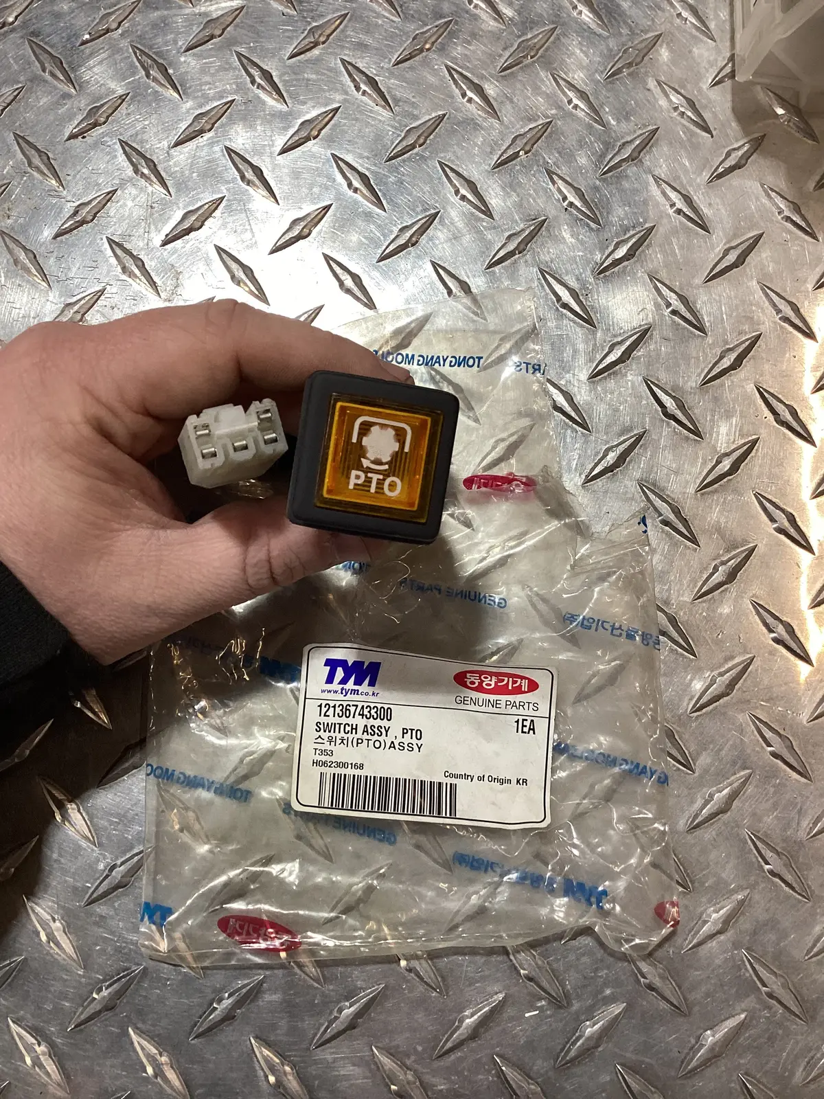 Tym / Mahindra Pto Switch, 12136743300 1