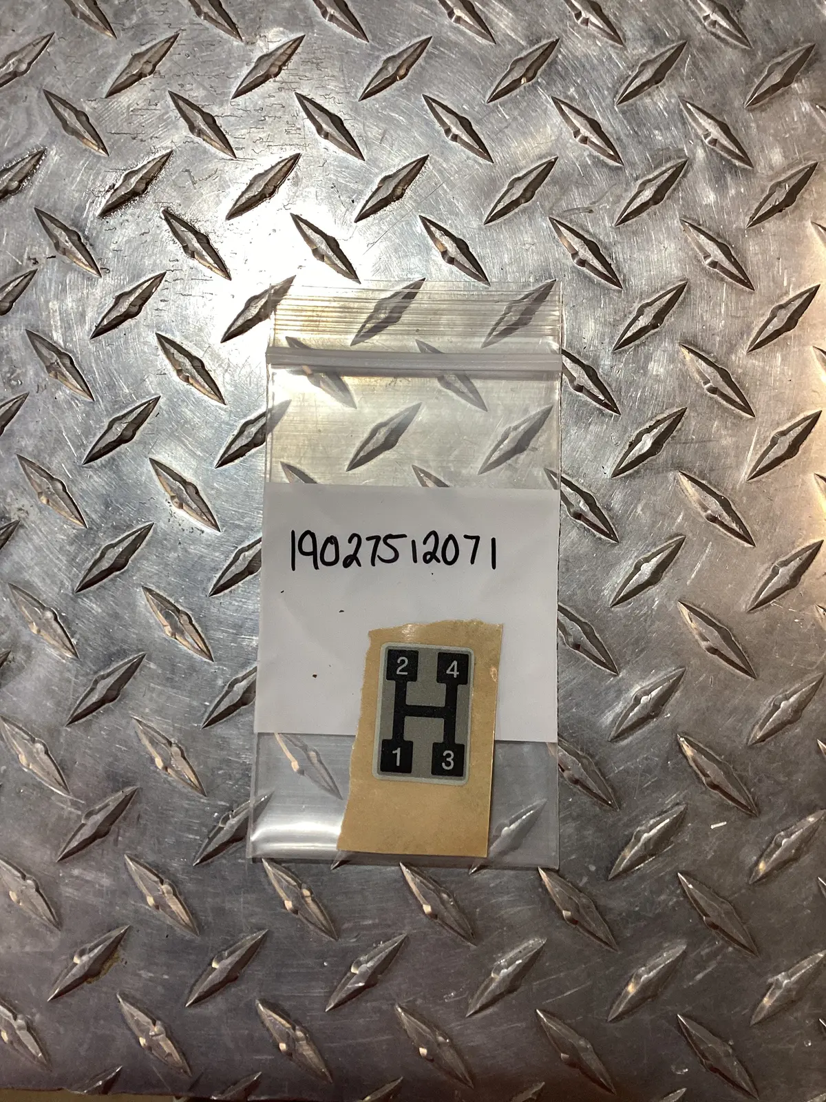 Tym/Mahindra Main Change Label, 19027512071 1