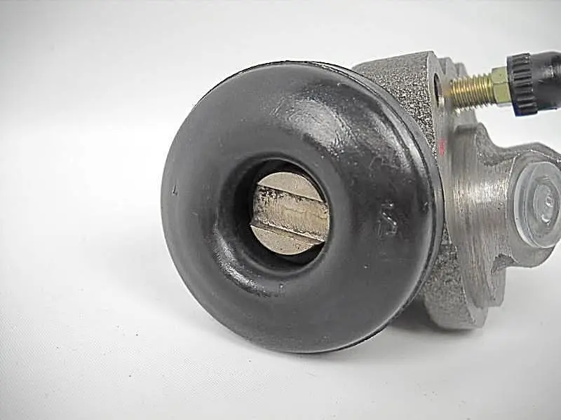 41740-63 Rear Wheel (Slave) Brake Cylinder 1