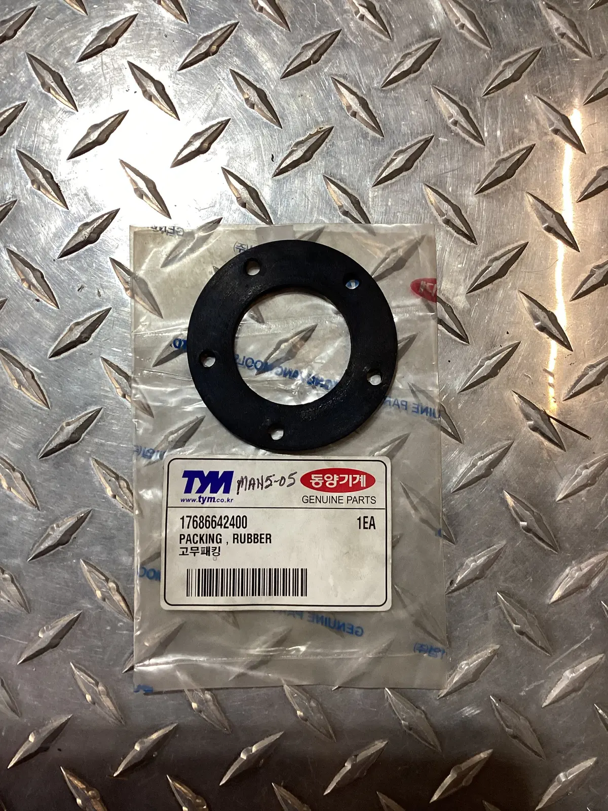 Tym/Mahindra Fuel Sending Unit Gasket, 17686642400 1