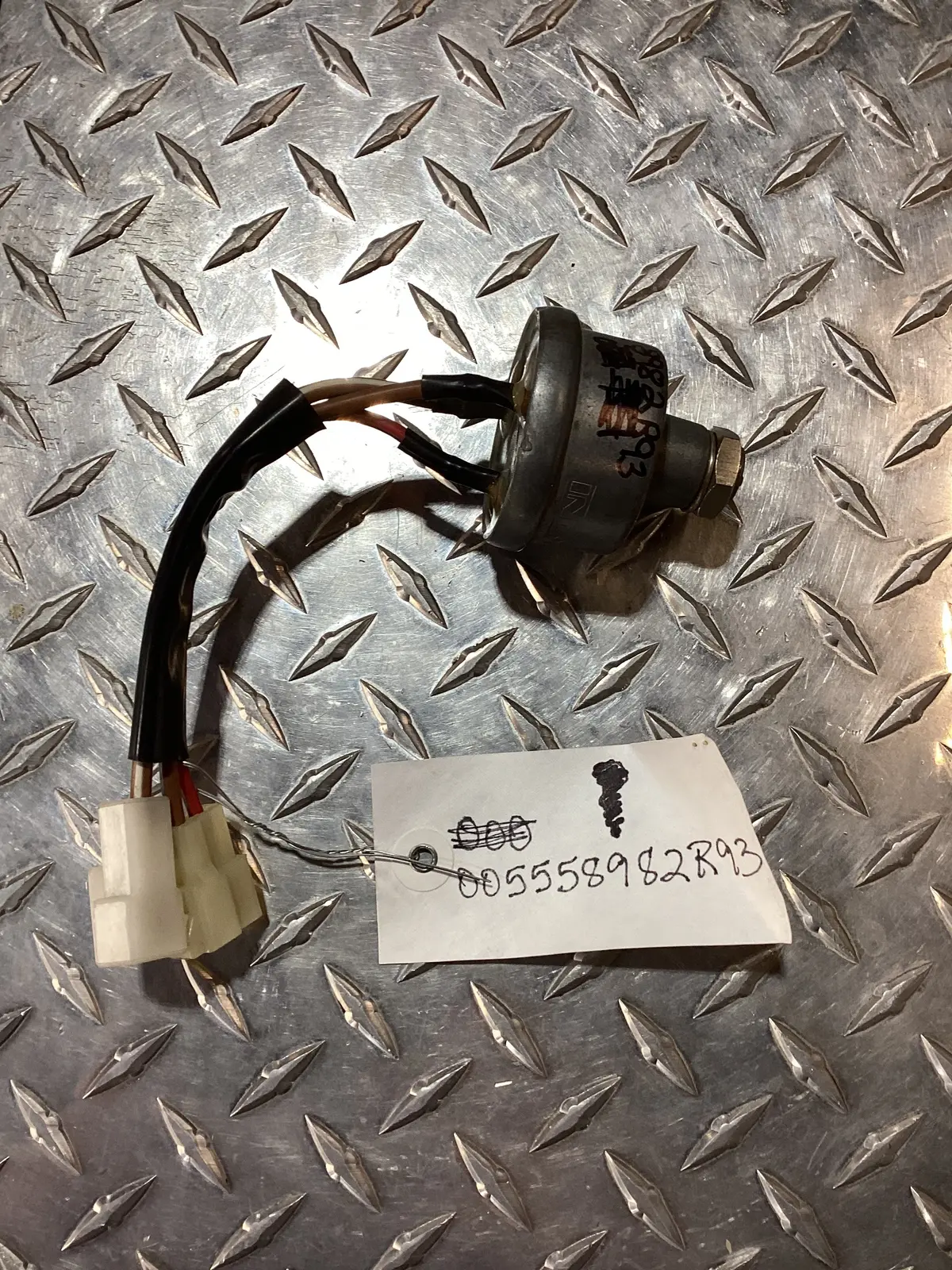 Mahindra Key Switch, 005558982R93 1