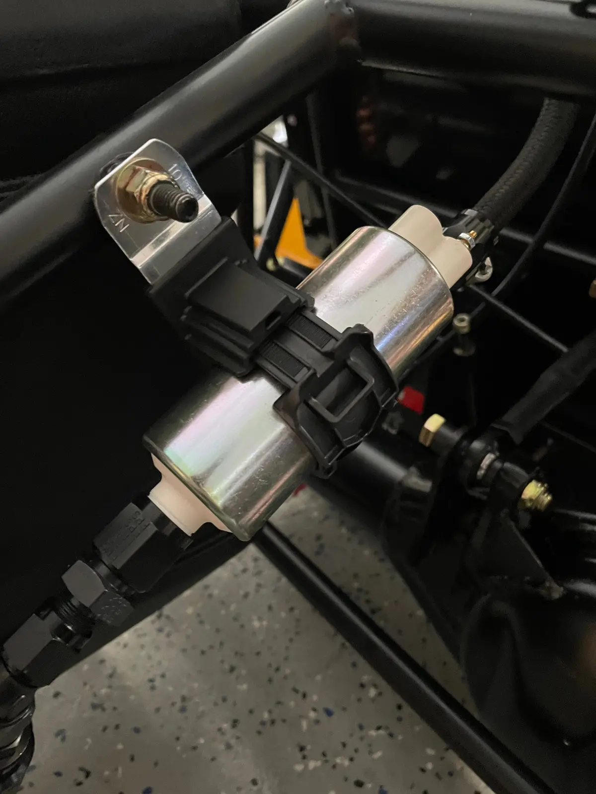 Fuel Pump Adjustable Ratchet Clamp For Fz09 / Mt09 | Legend Car 1