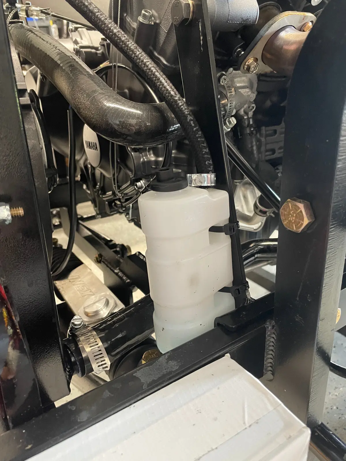 Coolant Overflow Tank For Fz09 / Mt09 | Legend Car 1
