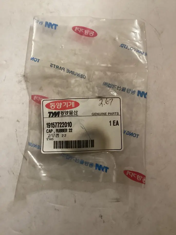 Tym / Mahindra Tractor Cap Rubber 22, 19157722010 1