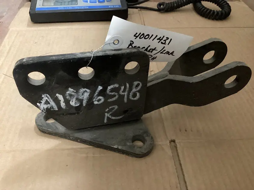 Ls Tractor Bracket, C/Link, Rh, 40011431 1