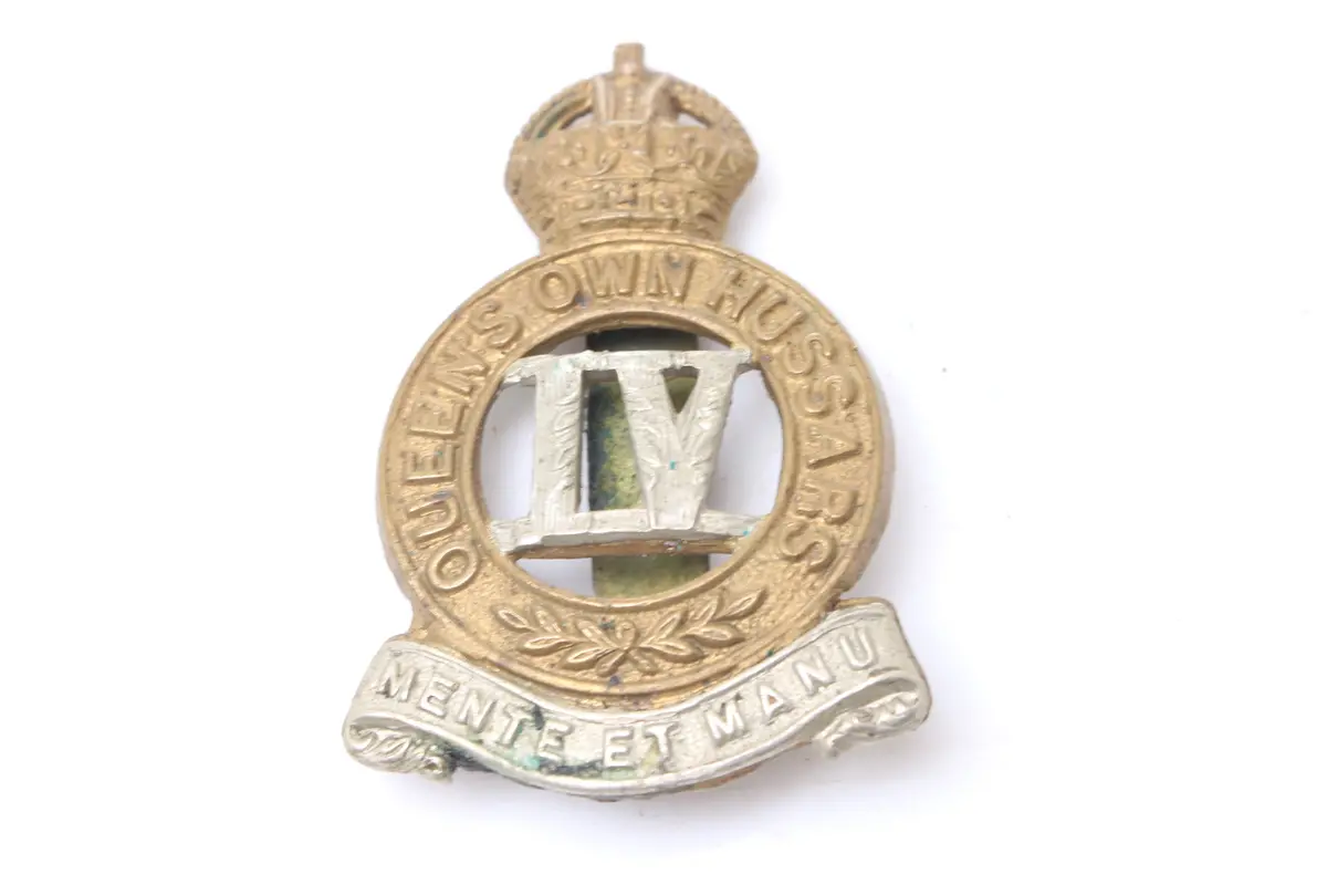 4Th / Iv Queen's Own Hussars Cap Badge 1