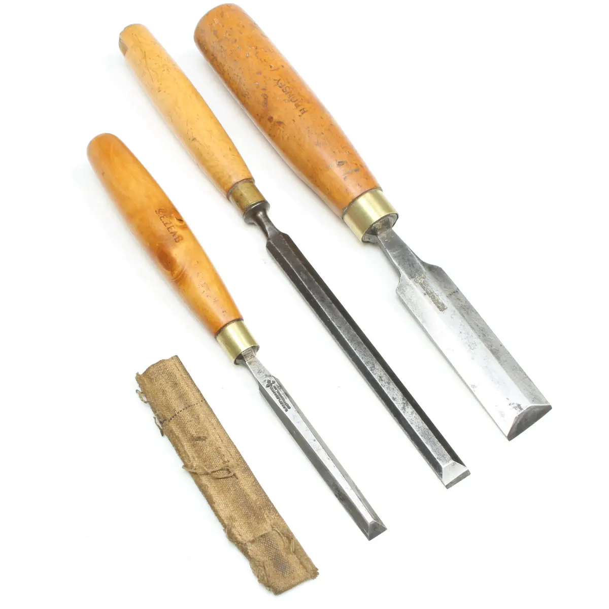 3X Old Bevel Edge Chisels (Boxwood) 1