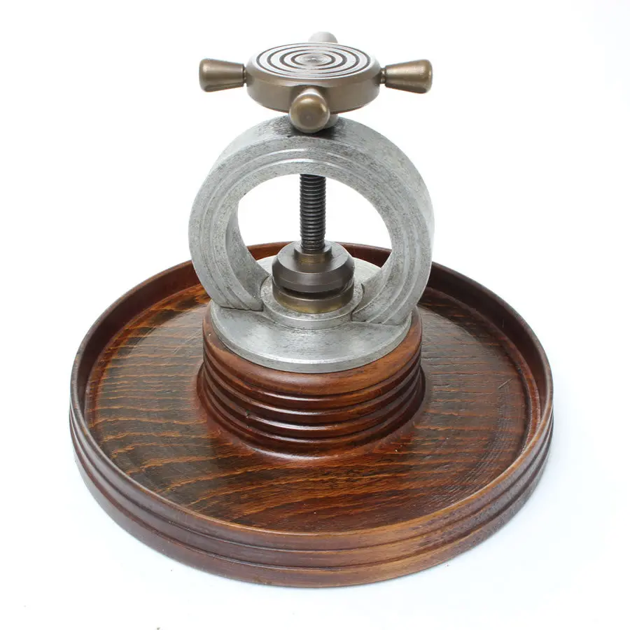Old Screw-Press Nutcracker 1